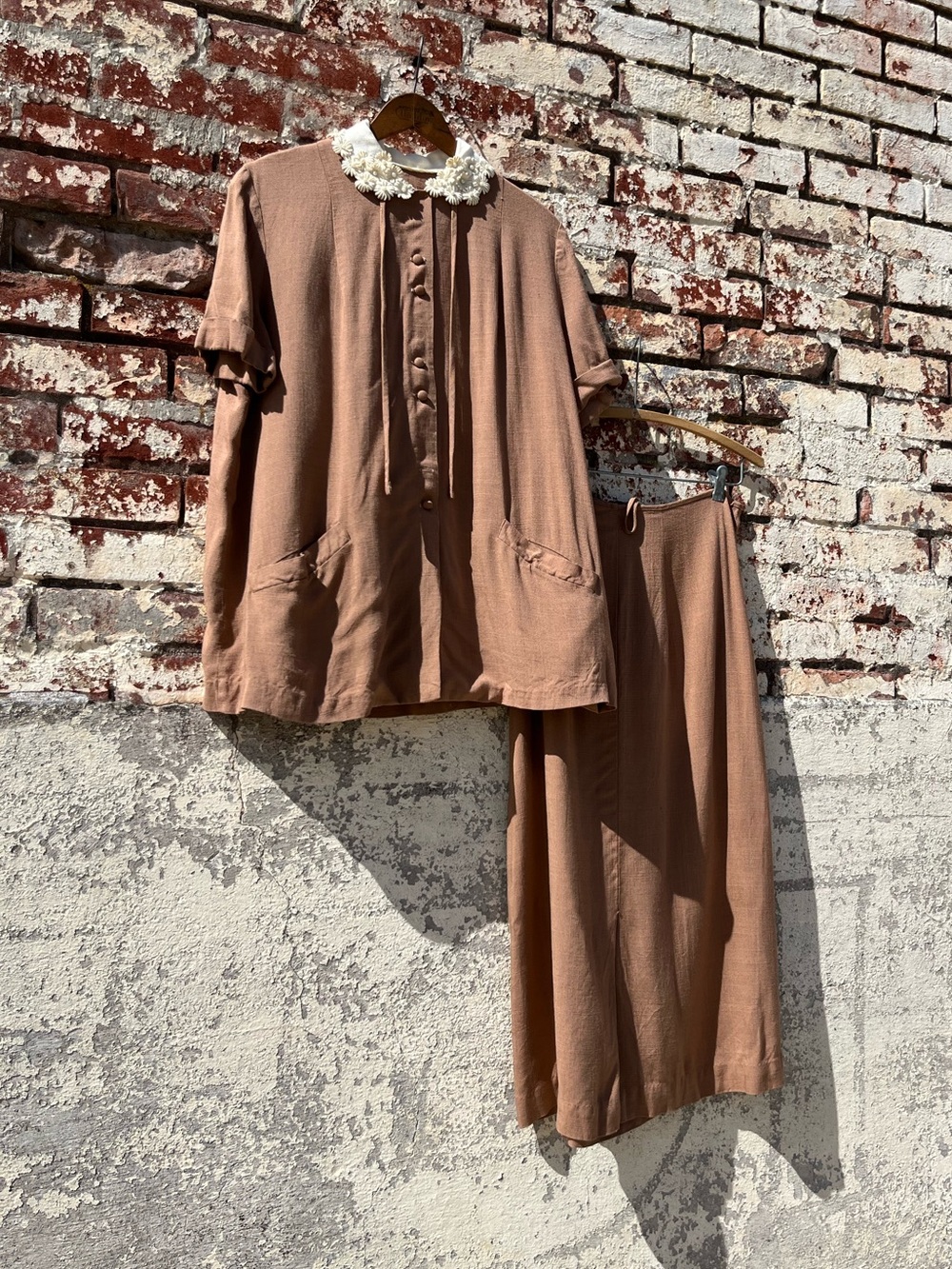 Vintage Art Deco 1940s 40s Brown Linen Cotton Floral Swing Blouse Midi Skirt Set